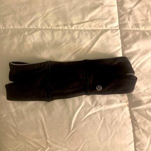 Lululemon earwarmer with ponytail hole